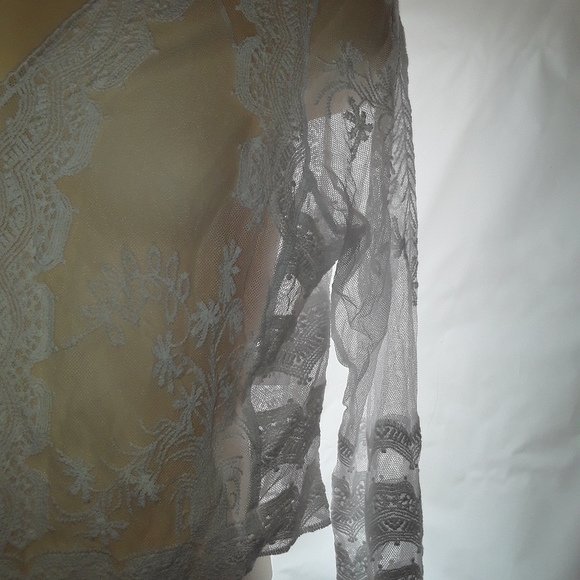 Women's White Lace Cropped Rabbit Rabbit Rabbit Design Sz Large Shrug/Bolero/Top - Picture 11 of 11